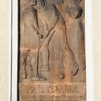 9781_9567 Erinnerungsrelief an einem Gebäude in der Palmaille. | Palmaille - Fotos historischer Architektur in Hamburg Altona.